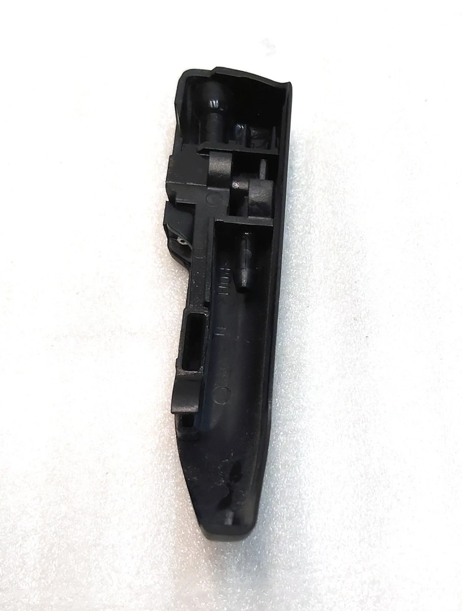 3 Форсунка ричага стеклоочистителя праваТесла модель 3 1076729-00-B