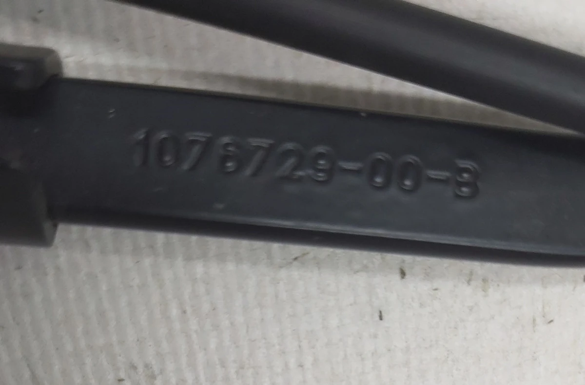 3 Wiper arm, right with Tesla model 3 line 1076729-00-B