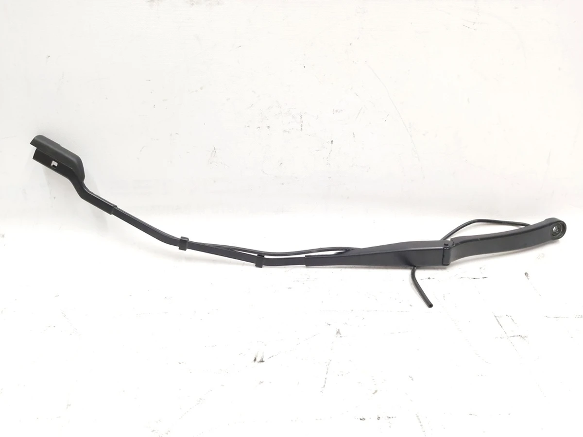 3 Важіль склоочисника правий з магістраллю та форсункою у зборі Tesla model 3 1076729-00-C