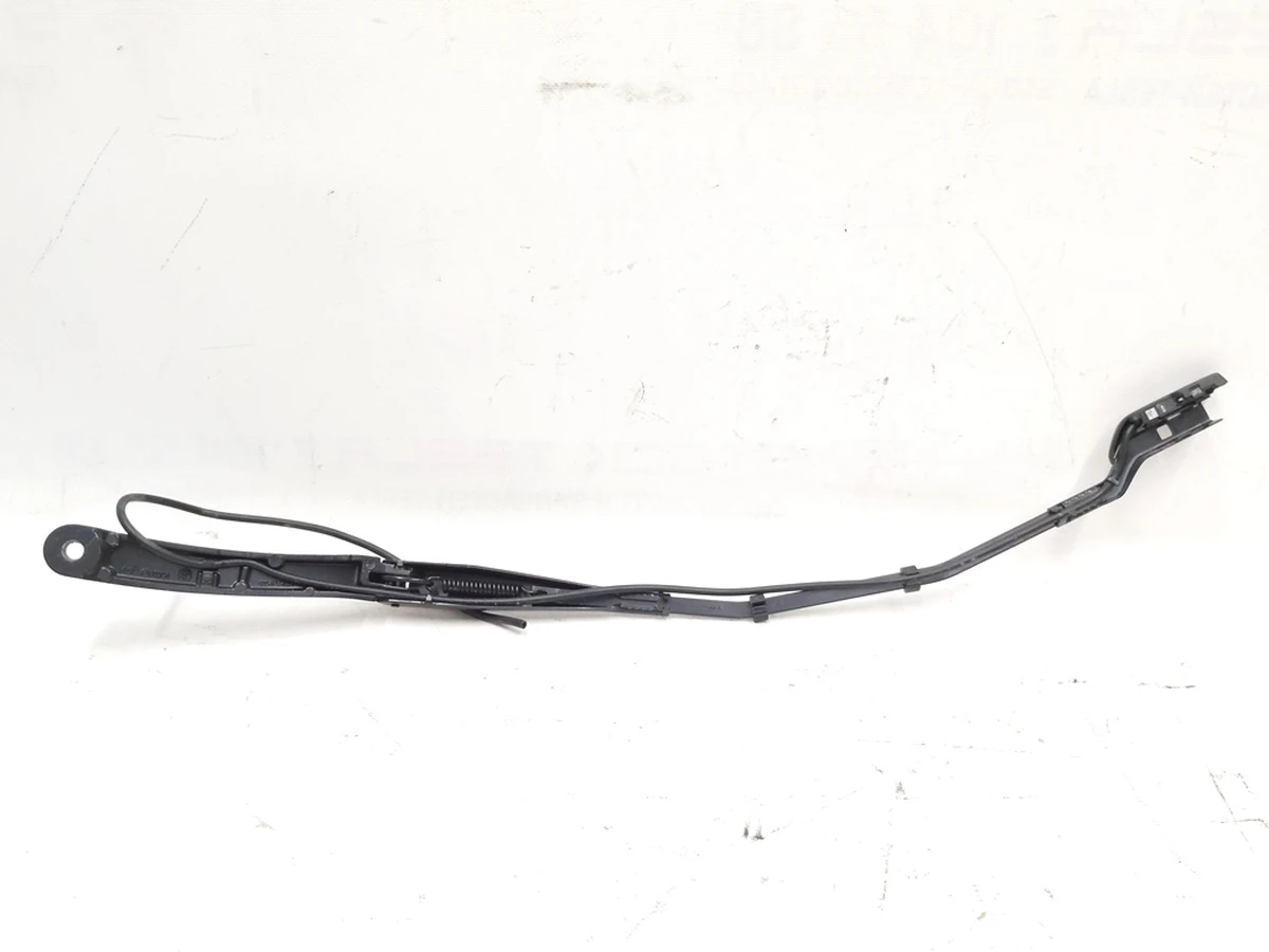 3 Важіль склоочисника правий з магістраллю та форсункою у зборі Tesla model 3 1076729-00-C