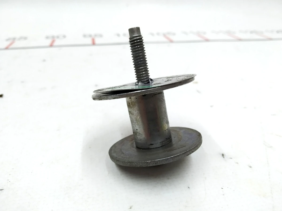 6 Втулка подушки кріплення вентилятора у зборі Tesla model 3 1077084-00-D