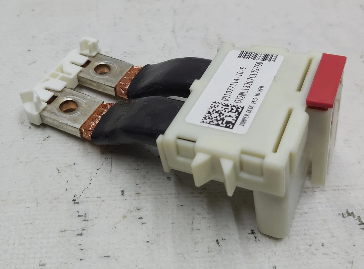 20 Роз'єм 12 V основної батареї Tesla model 3 1077114-10-E