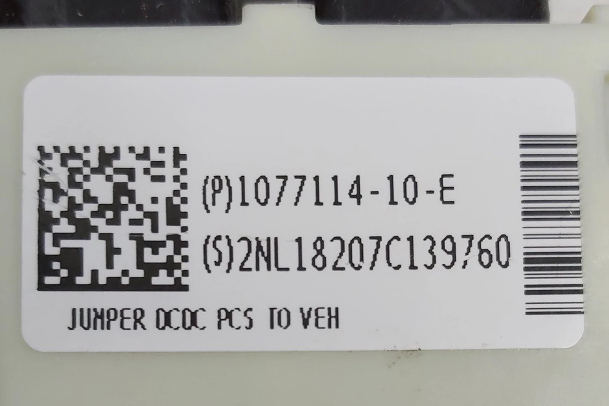 20 Роз'єм 12 V основної батареї Tesla model 3 1077114-10-E
