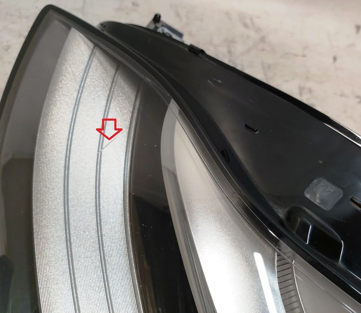 1 HD/LP ASY, SAE UP-LEVEL, LH with damage Tesla model 3, model Y 1077371-00-K