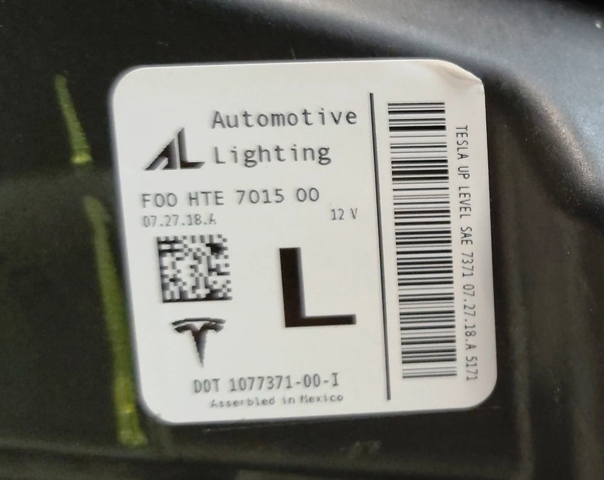 1 HD/LP ASY, SAE UP-LEVEL, LH with damage Tesla model 3, model Y 1077371-00-K