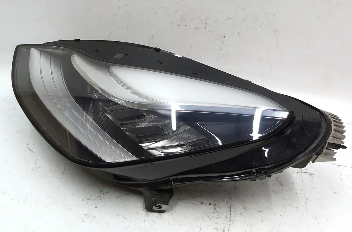 1 Фара головна ліва UP LEVEL (USA) Tesla model 3, model Y 1077371-00-K