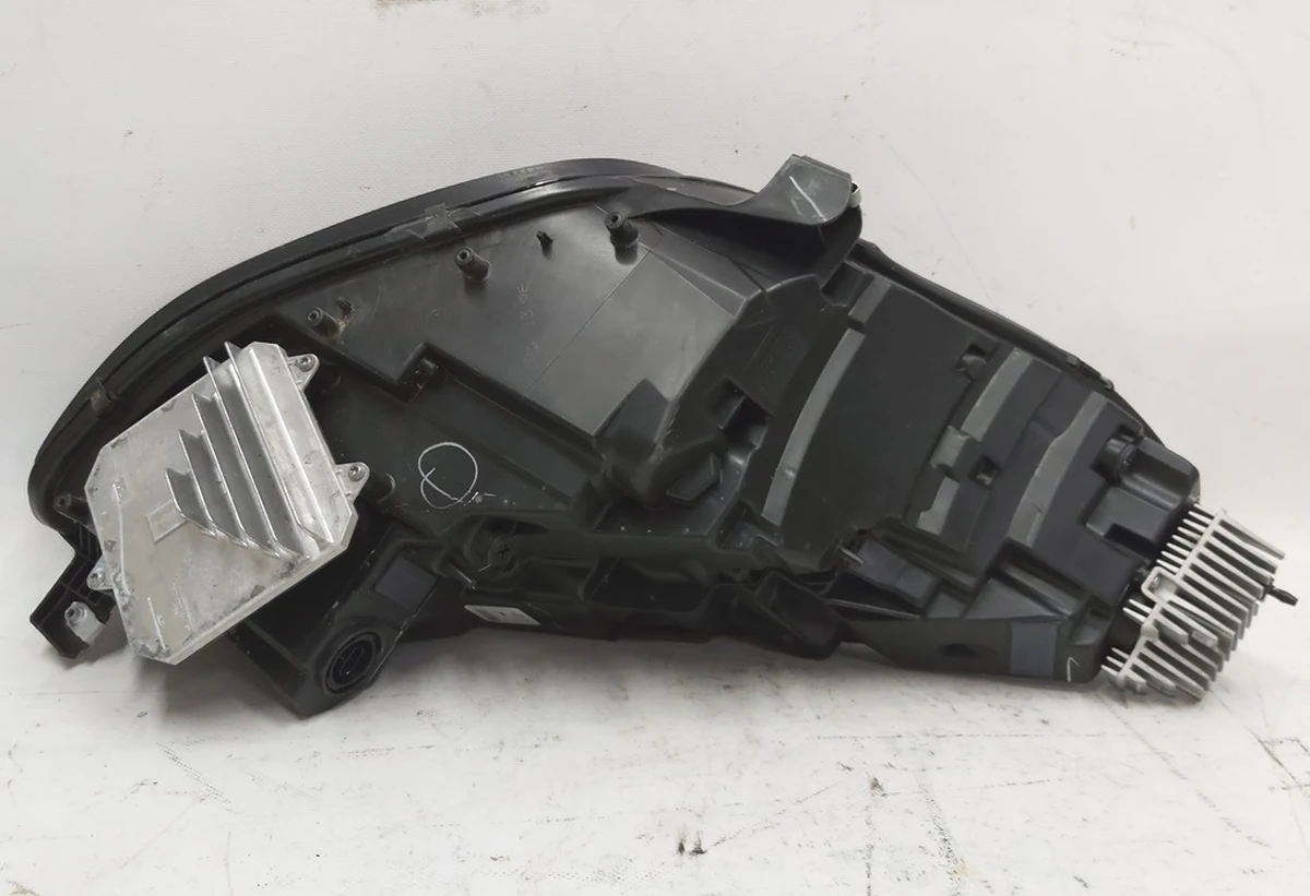 1 HD/LP ASY, SAE LH UP LEVEL (USA) LED Tesla model 3, model Y 1077371-00-K