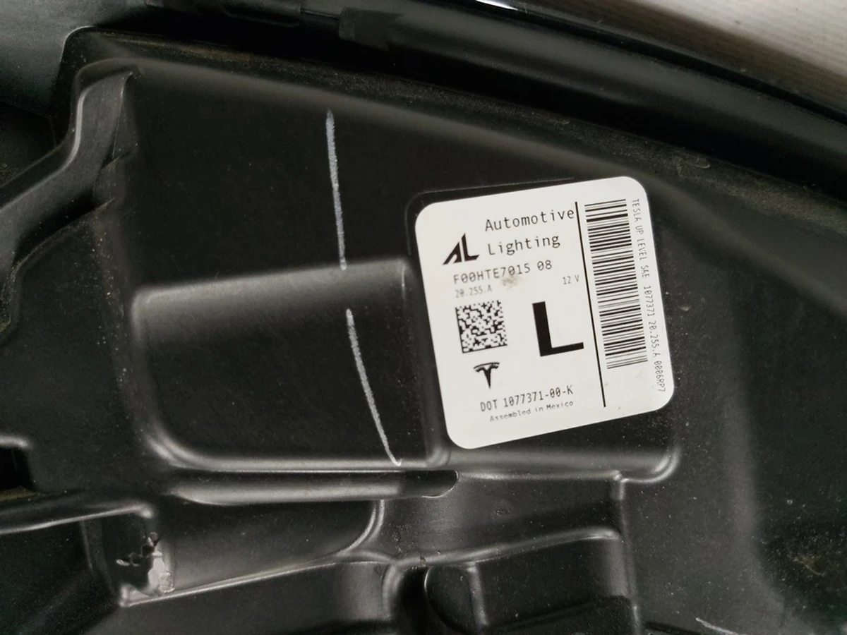 1 HD/LP ASY, SAE LH UP LEVEL (USA) LED Tesla model 3, model Y 1077371-00-K