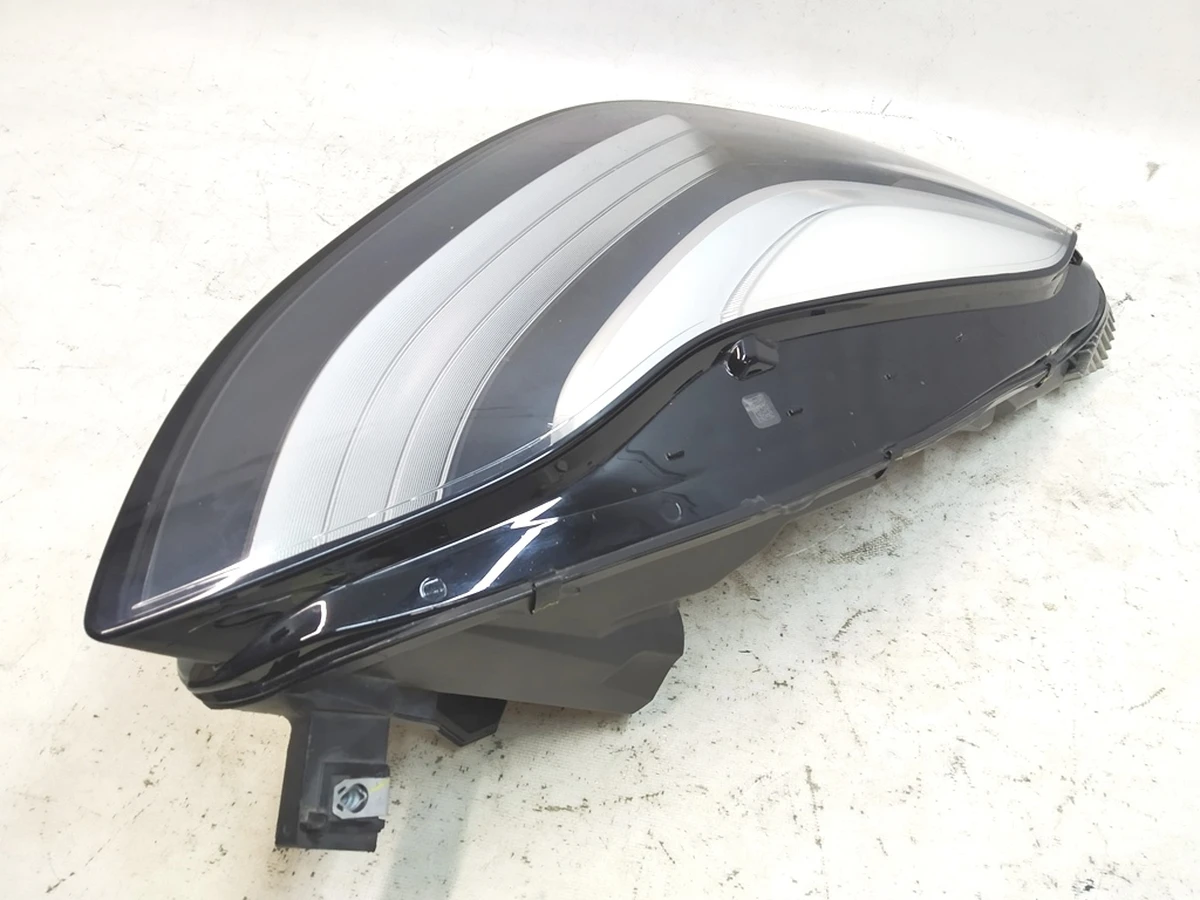 2 HD/LP ASY, SAE UP-LEVEL, RH  there was condensation inside Tesla model 3, model Y 1077372-00-L