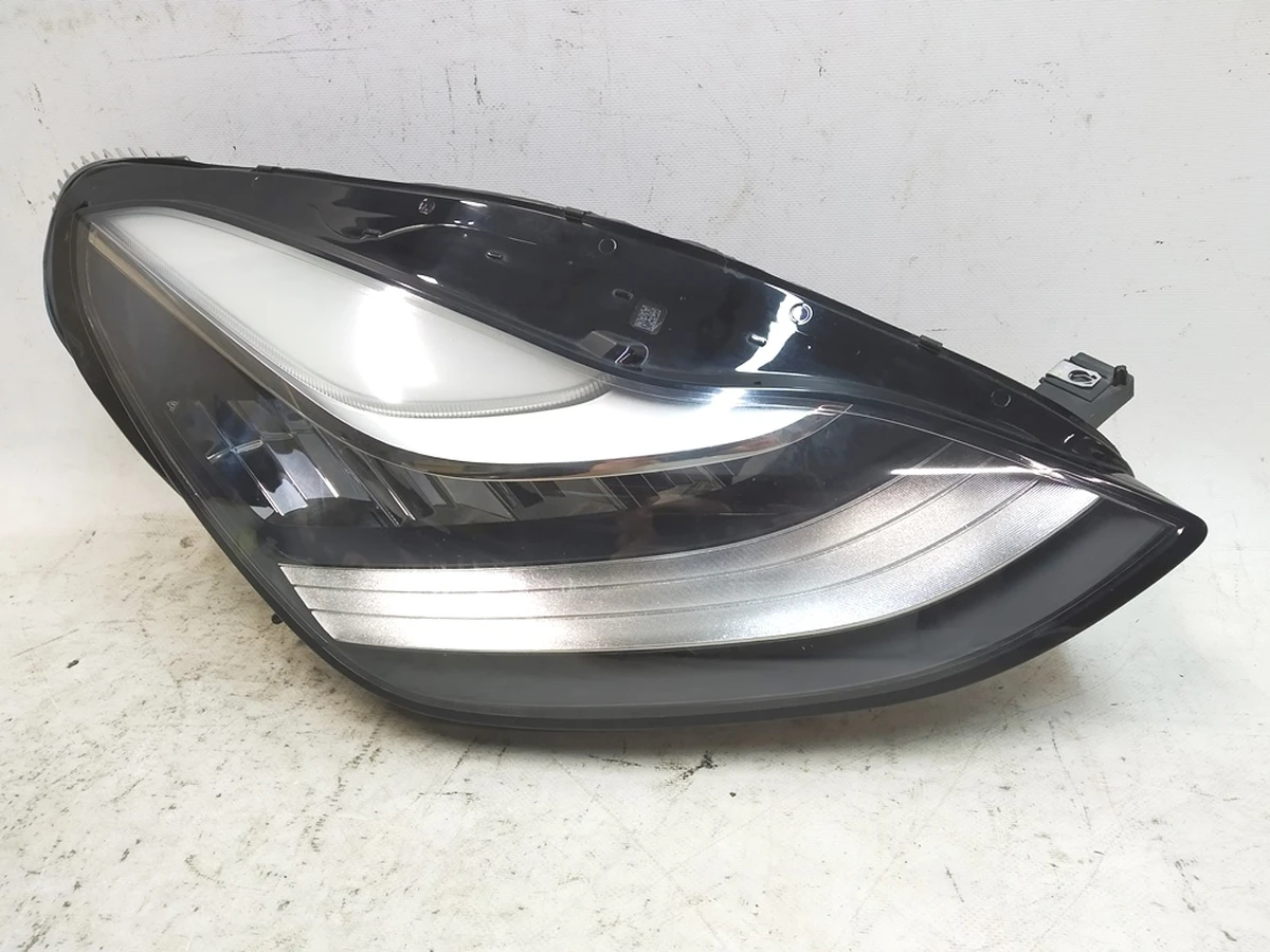 2 HD/LP ASY, SAE UP-LEVEL, RH  there was condensation inside Tesla model 3, model Y 1077372-00-L