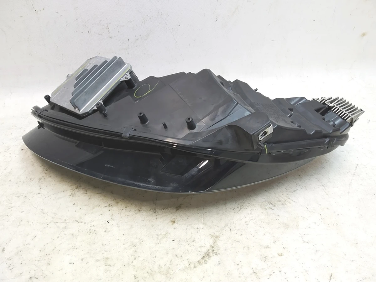 2 HD/LP ASY, SAE UP-LEVEL, RH  there was condensation inside Tesla model 3, model Y 1077372-00-L