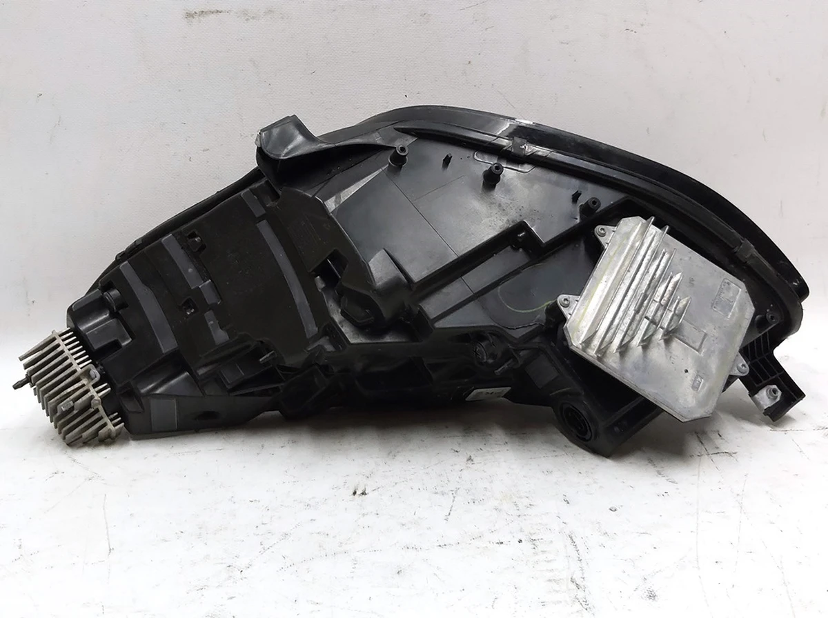 2 Фара головна права UP LEVEL (USA) Tesla model 3, model Y 1077372-00-K