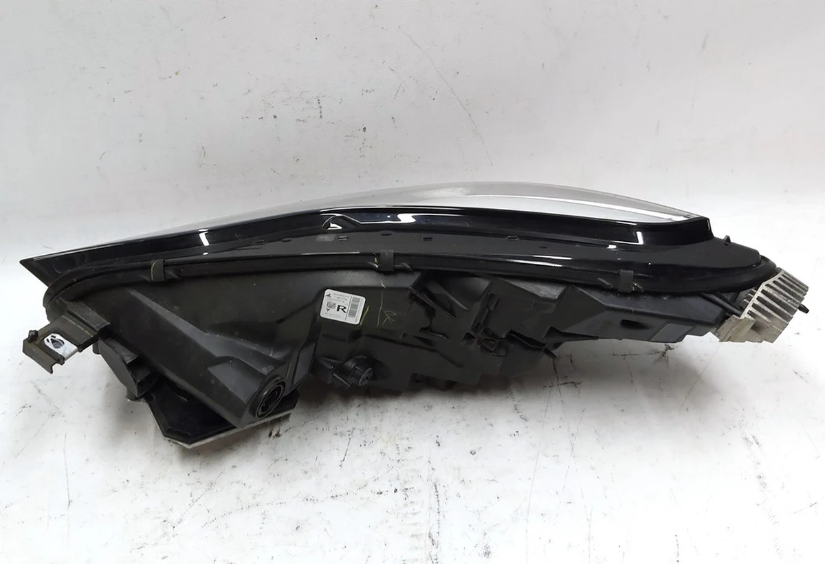 2 Фара головна права UP LEVEL (USA) Tesla model 3, model Y 1077372-00-K