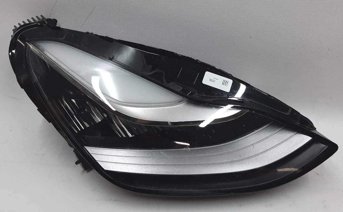 2 Фара головна права ECE LHD (EU) з пошкодженням Tesla model 3 1077376-00-C
