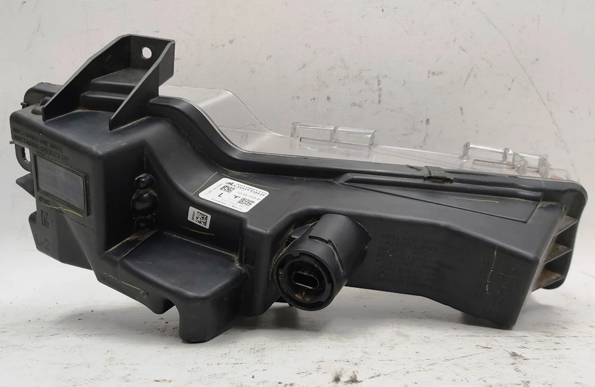 1 Фара противотуманная левая SAE BASE пустая Tesla model 3 1077389-00-F