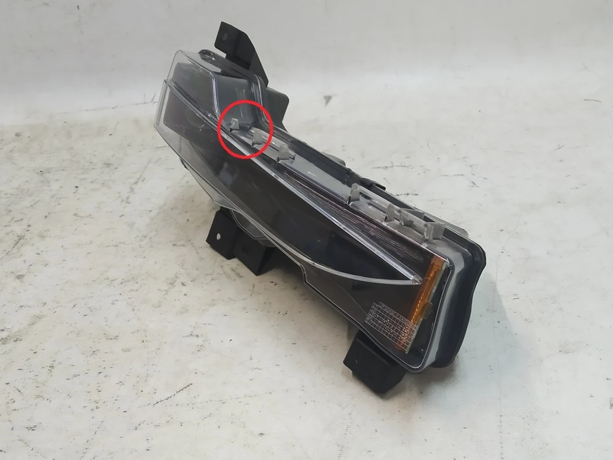 2 Фара противотуманная правая SAE BASE пустая (повреждение) Tesla Model 3 1077390-00-F