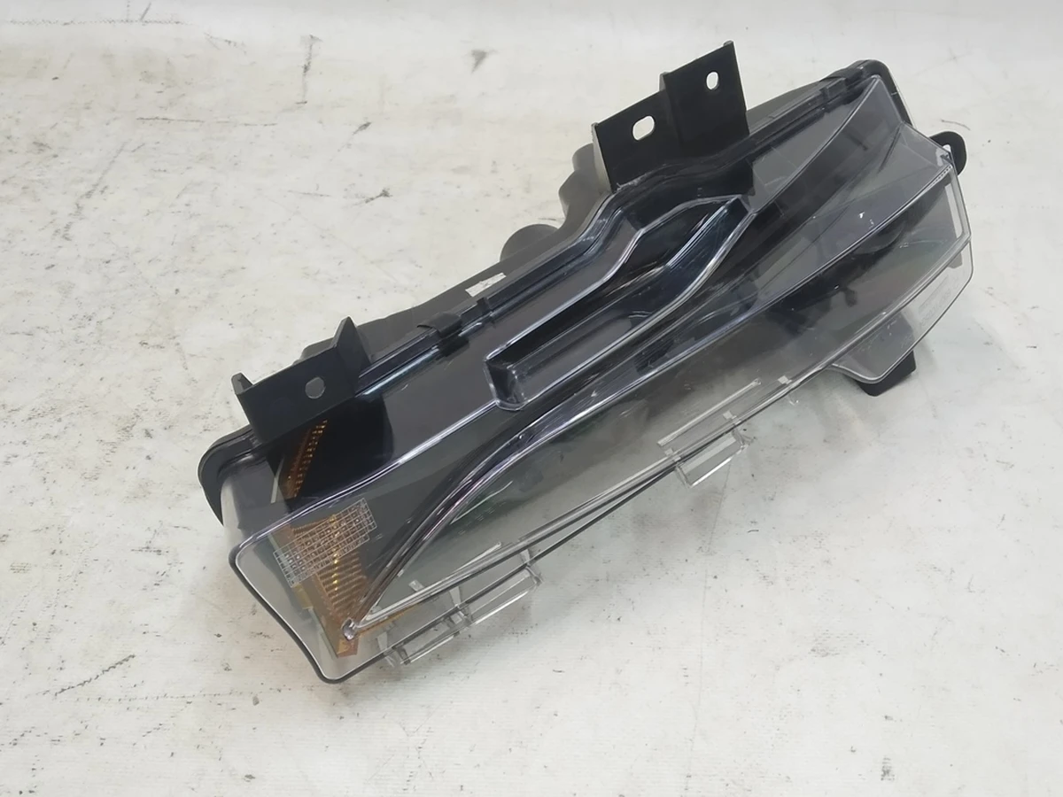 2 Фара противотуманная правая SAE BASE пустая (повреждение) Tesla Model 3 1077390-00-F