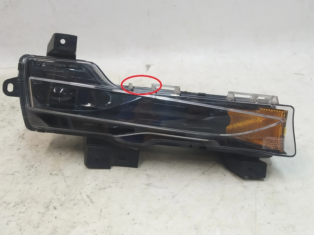 2 Фара противотуманная правая SAE BASE пустая (повреждение) Tesla Model 3 1077390-00-F