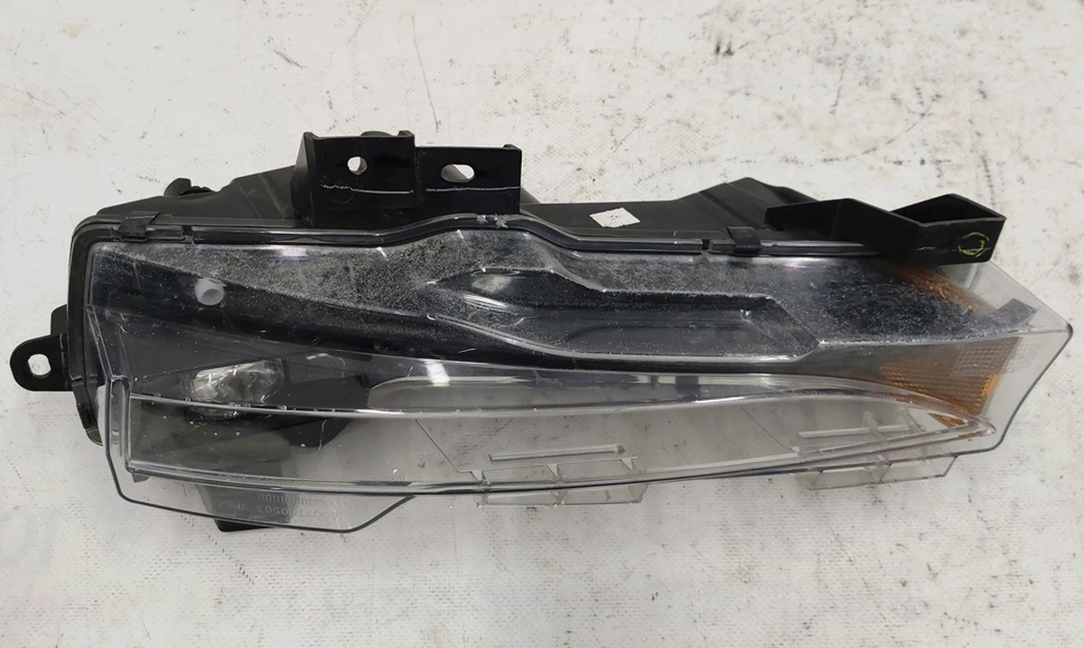 1 Фара протитуманна ліва (повна) UP-LEVEL з пошкодженням Tesla model 3 1077391-00-F