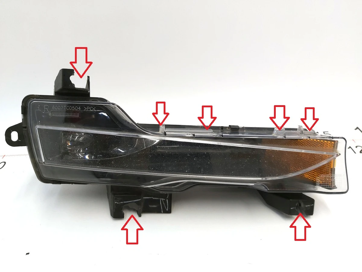 2 Фара противотуманная правая (полная) UP-LEVEL с повреждением Tesla Model 3, Model Y 1077392-00-E