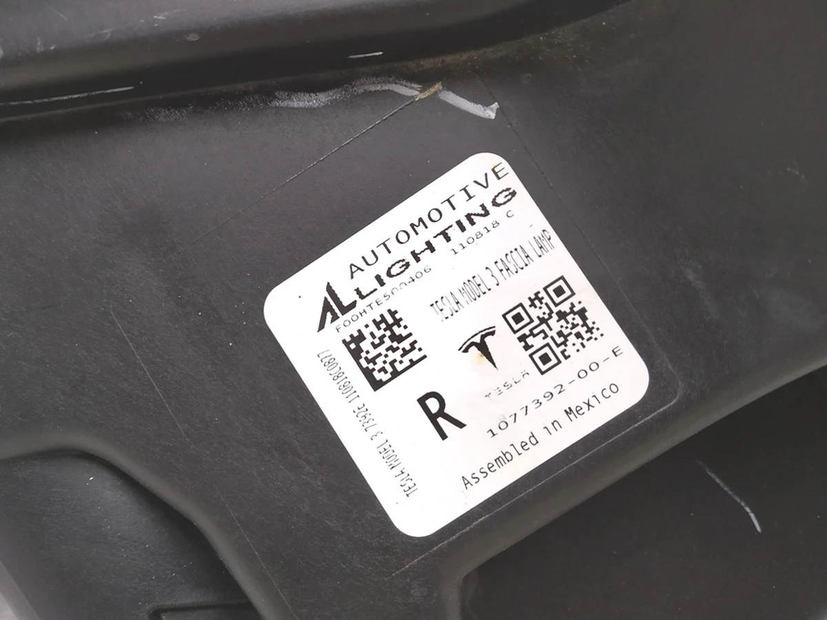 2 Fog headlight right (full) UP-LEVEL Tesla model 3 1077392-00-E