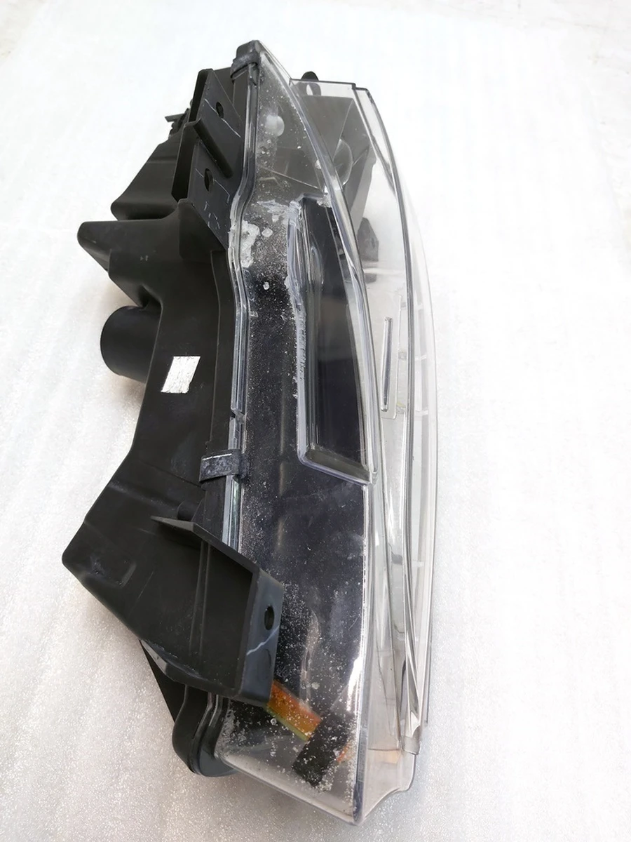 2 Фара протитуманна права (повна) UP-LEVEL зі слідами затоплення Tesla model 3 1077392-00-E