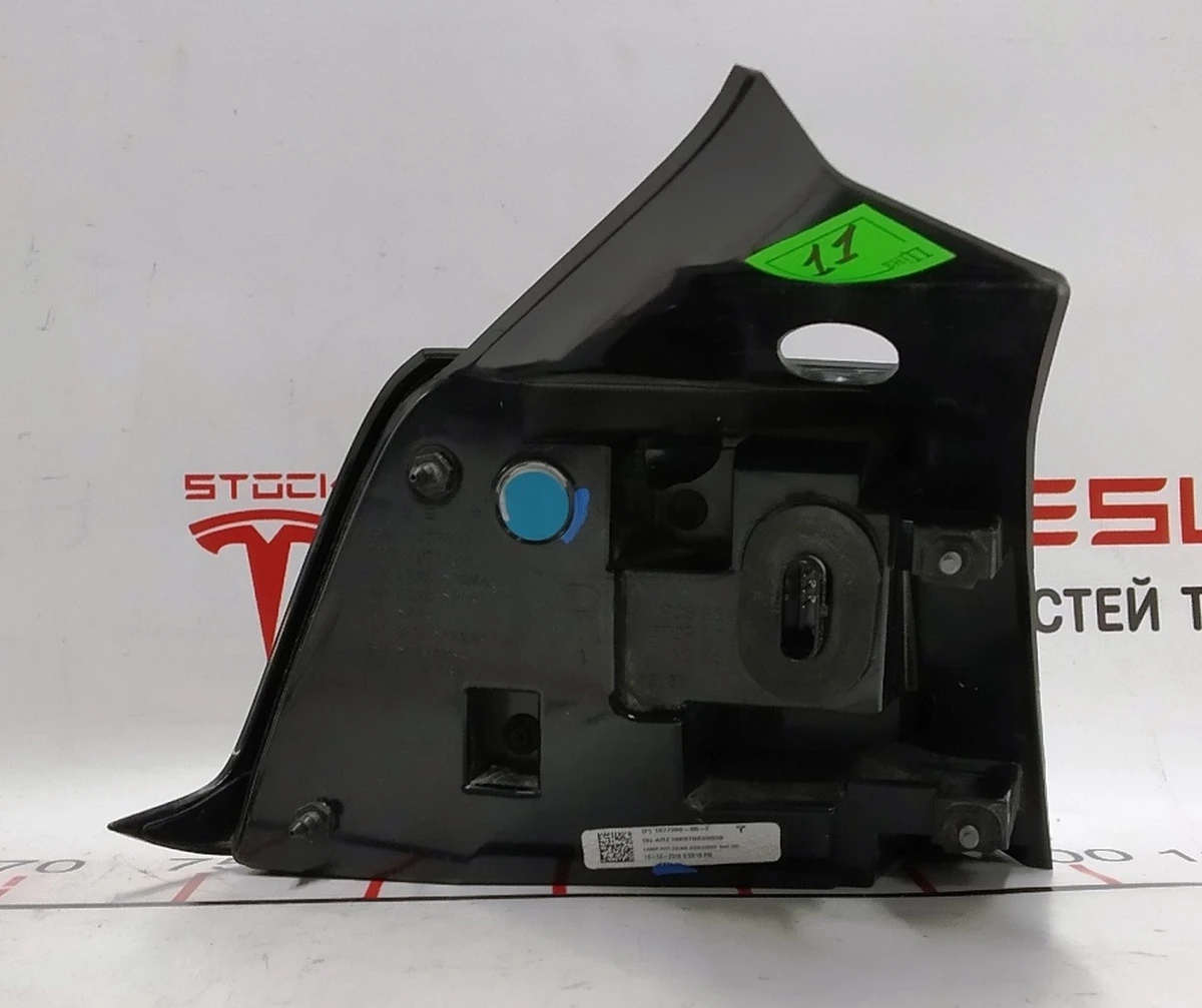 2 Ліхтар правий зовнішній (USA) 3 pin Tesla model 3, model Y 1077398-00-F