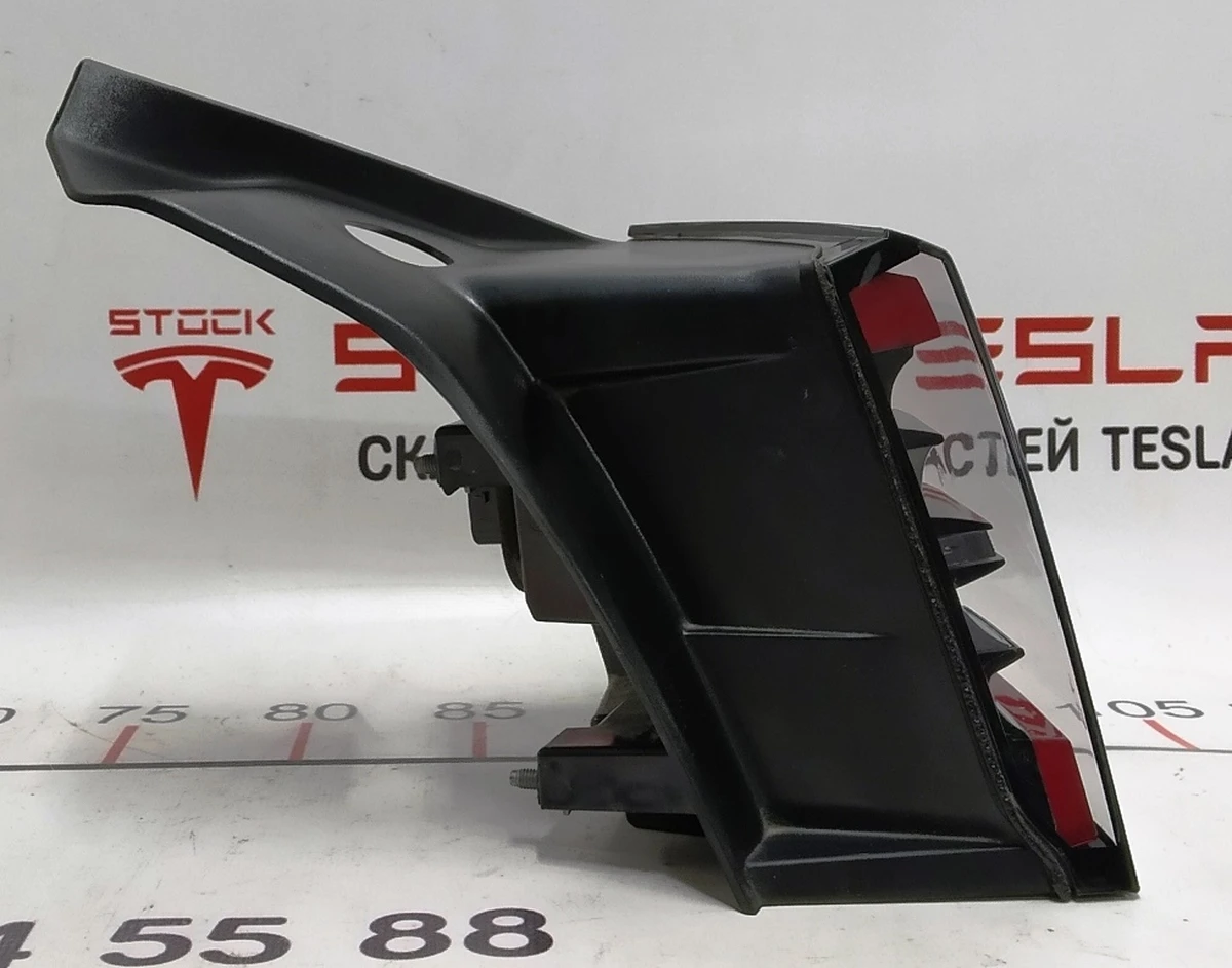 2 Ліхтар правий зовнішній (USA) 3 pin Tesla model 3, model Y 1077398-00-F