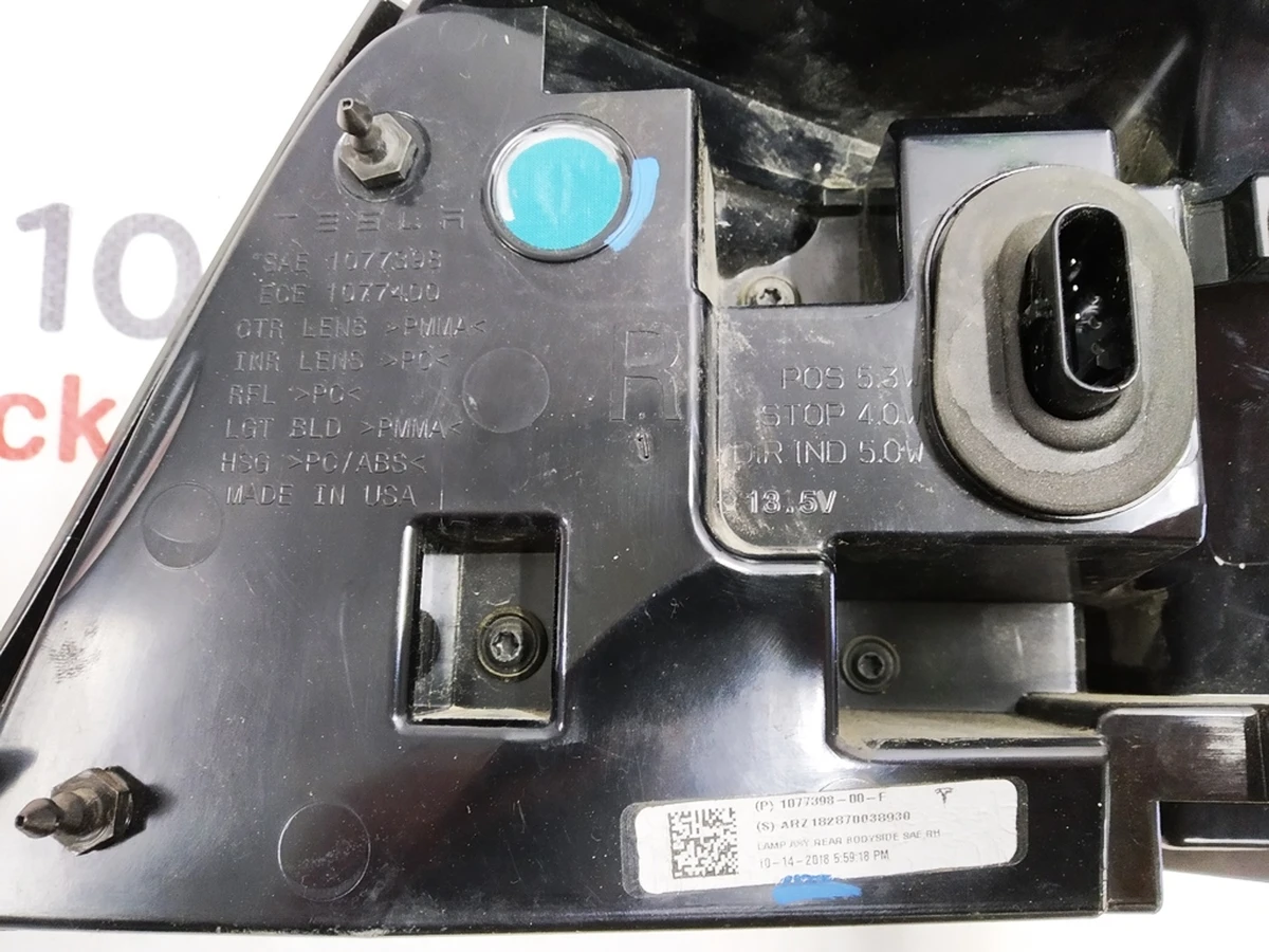2 Ліхтар правий зовнішній (USA) 3 pin Tesla model 3, model Y 1077398-00-F