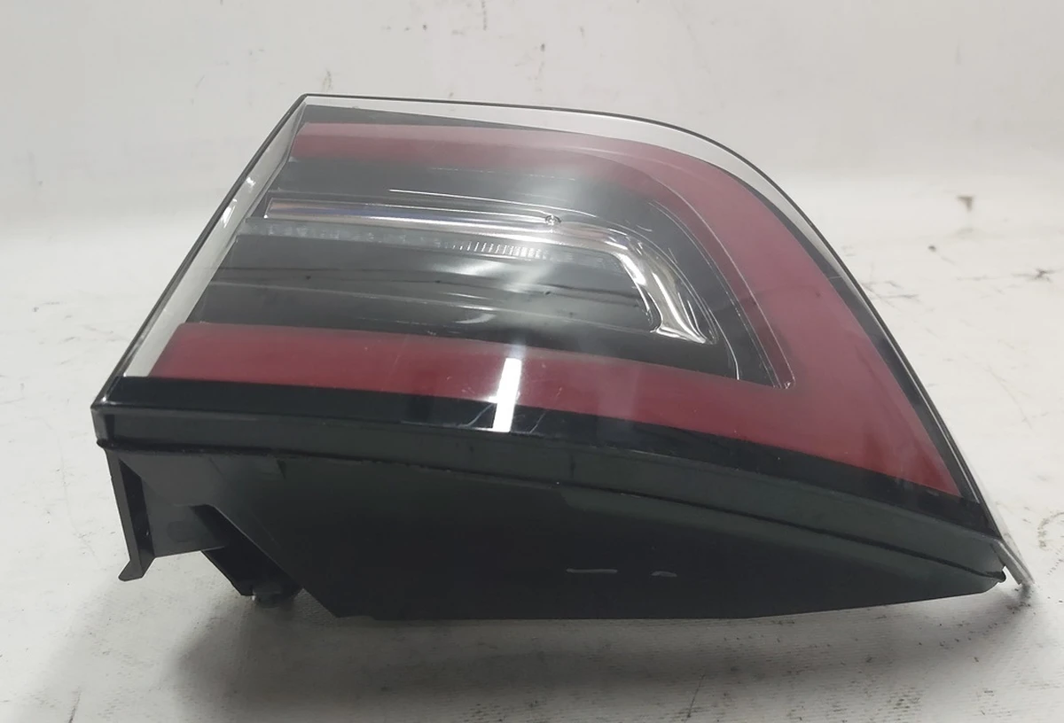 2 Фонарь правый наружный (USA) Tesla model 3, model Y 1077398-00-F