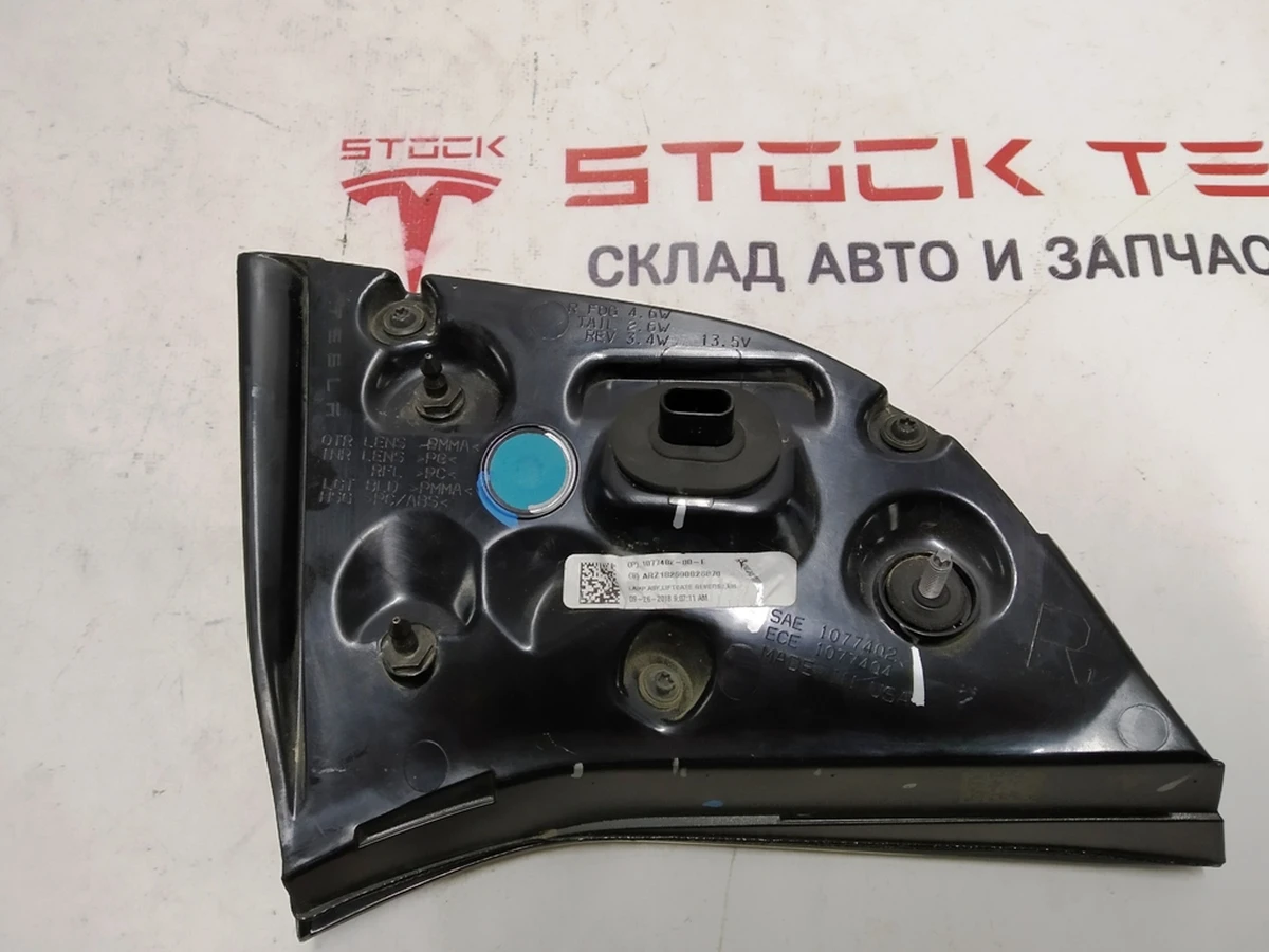 4 Ліхтар правий внутрішній 3 pin Tesla MODEL 3 (GLOBAL), MODEL Y (USA) 1077402-00-G