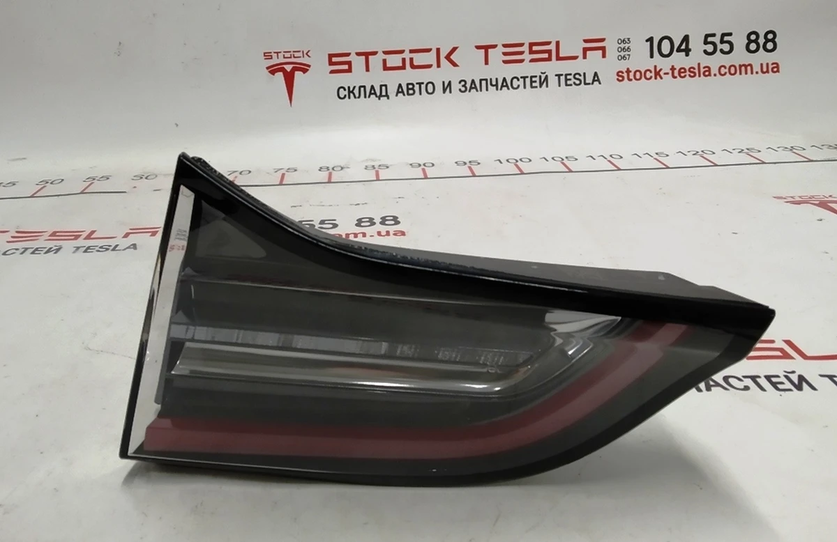 4 Ліхтар правий внутрішній 3 pin Tesla MODEL 3 (GLOBAL), MODEL Y (USA) 1077402-00-G