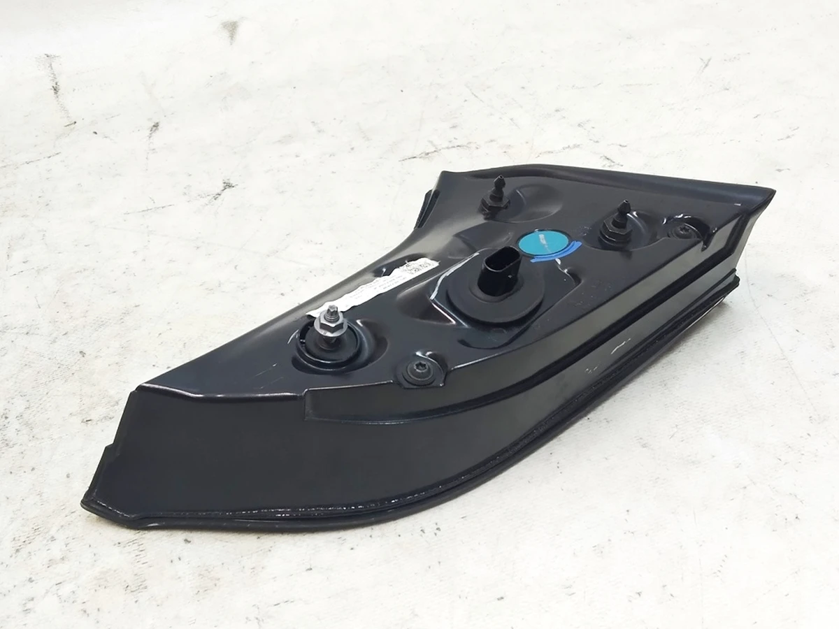 4 TAIL LAMP ASSEMBLY - LIFTGATE - TRUNK SAE - RIGHT HAND 3 pin Tesla MODEL 3 (GLOBAL), MODEL Y (USA) 1077402-00-G