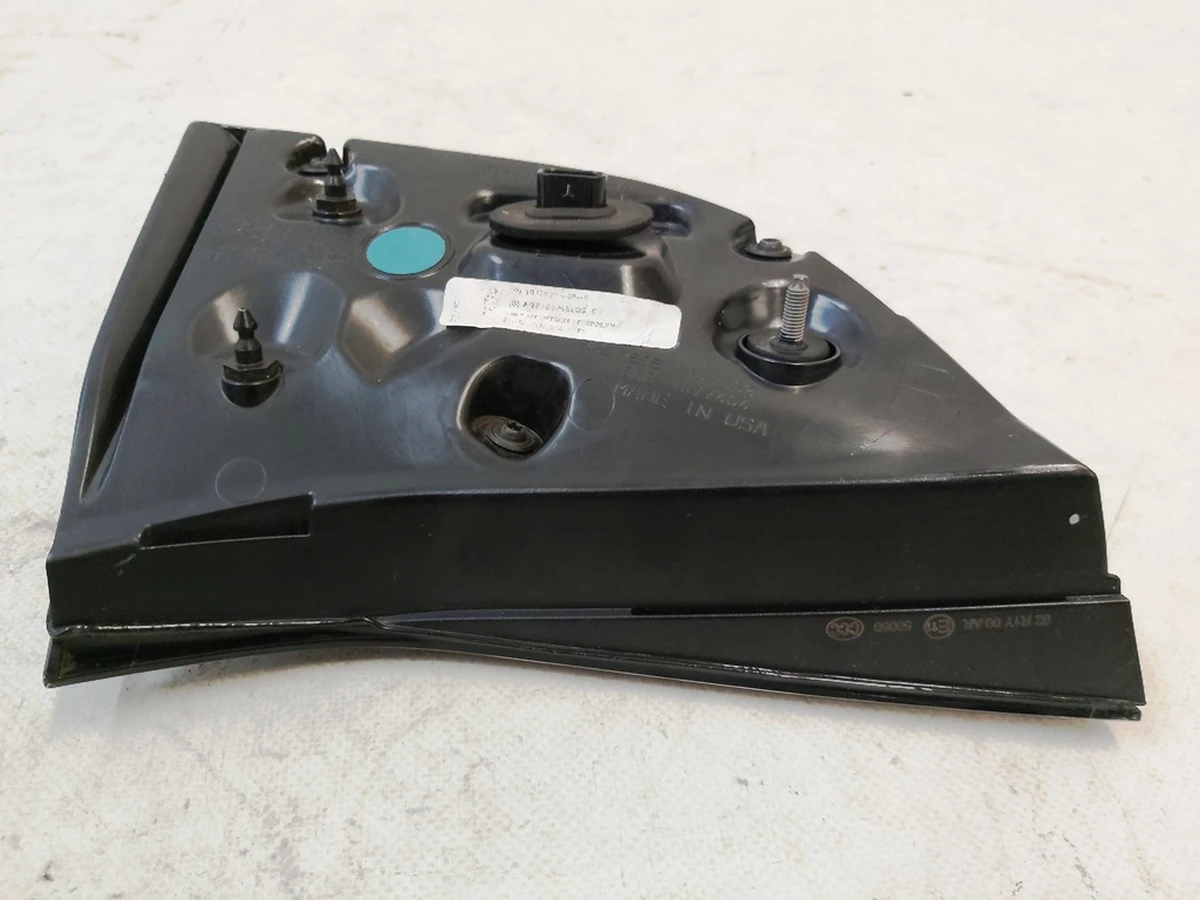 LAMP ASY, LIFTGATE SAE, RH 3 pin Tesla MODEL 3 (GLOBAL), MODEL Y (USA) 1077402-00-G