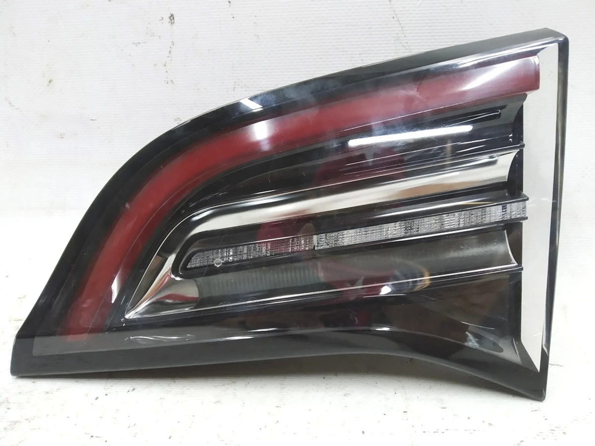 4 TAIL LAMP ASSEMBLY - LIFTGATE - TRUNK SAE - RIGHT HAND 3 pin Tesla MODEL 3 (GLOBAL), MODEL Y (USA) 1077402-00-G