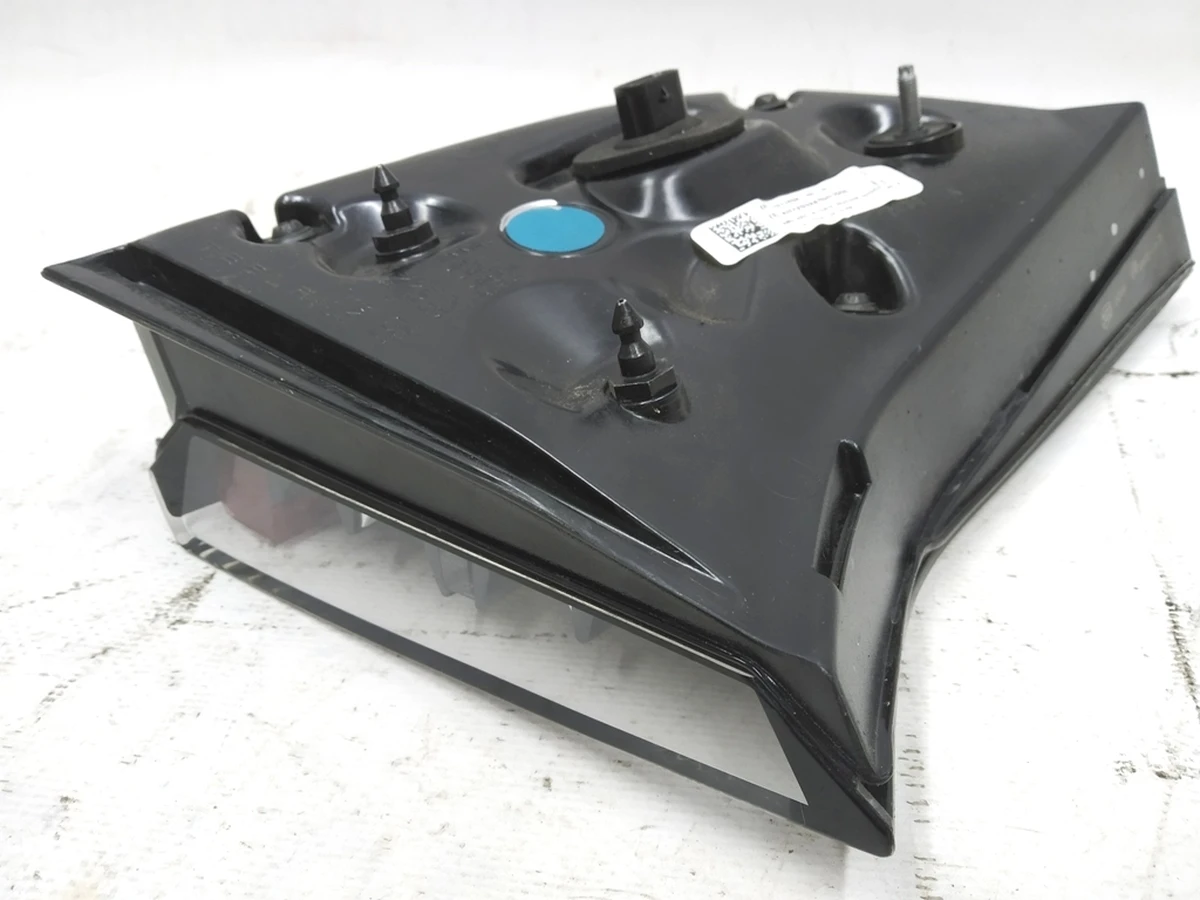 4 TAIL LAMP ASSEMBLY - LIFTGATE - TRUNK SAE - RIGHT HAND 3 pin Tesla MODEL 3 (GLOBAL), MODEL Y (USA) 1077402-00-G