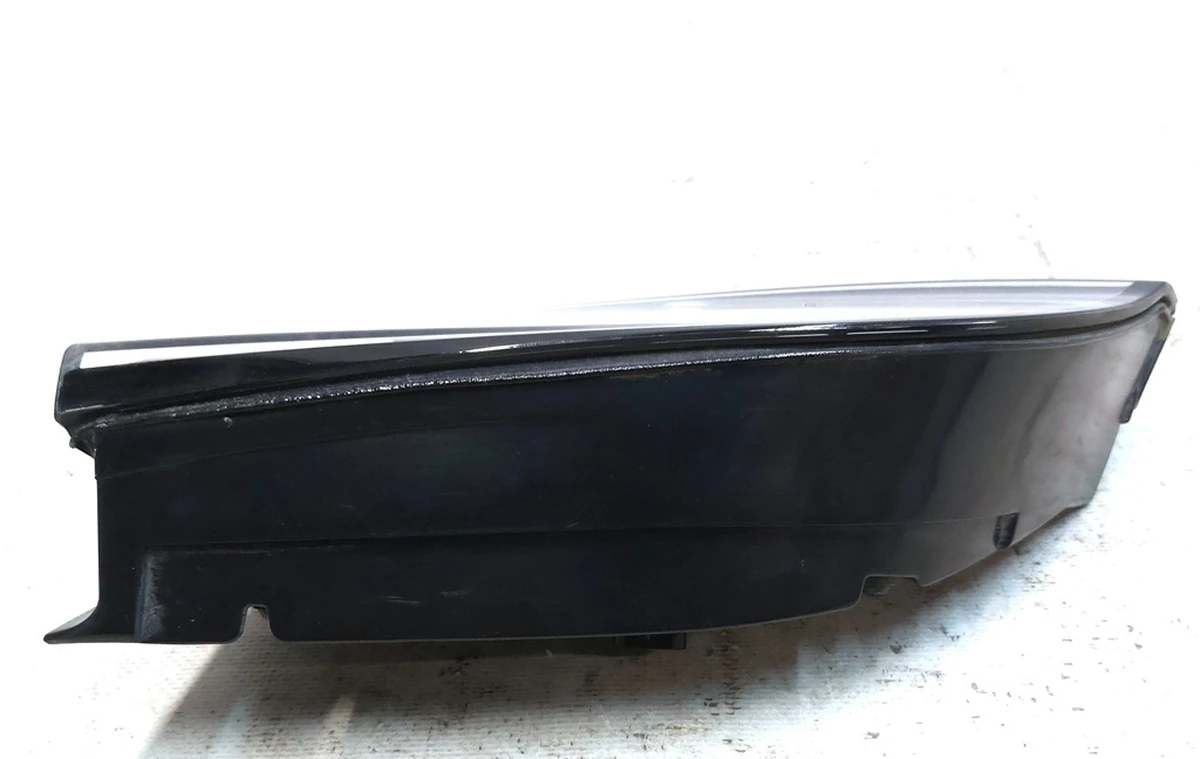 4 Фонарь правый внутрений 3 pin Tesla MODEL 3 (GLOBAL), MODEL Y (USA) 1077402-00-G