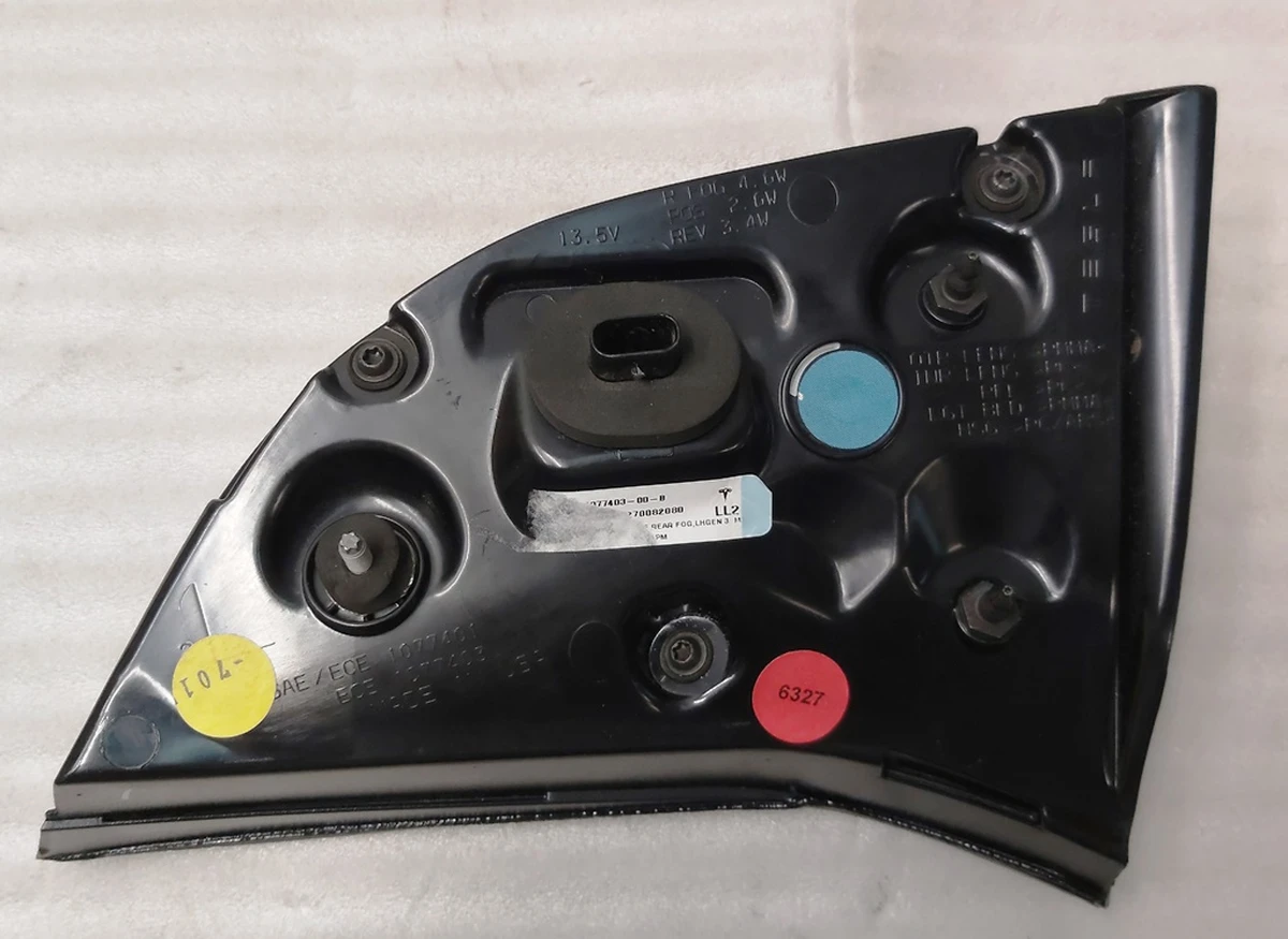 3 Ліхтар лівий внутрішній EU 3 pin Tesla Model 3 1077403-00-C