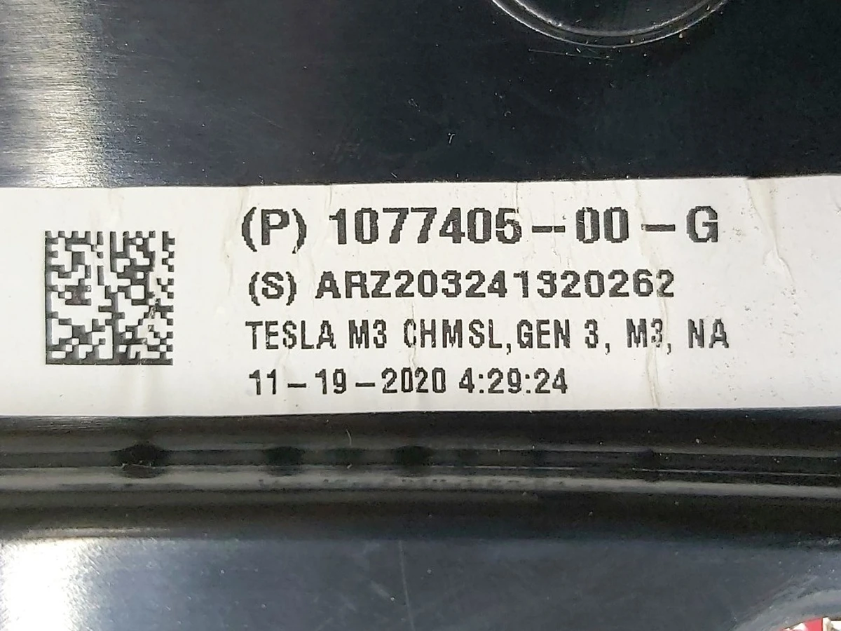 8 СТОП сигнал полки багажного відсіку Tesla Model 3, Model 3 Jan 20243 1077405-00-F