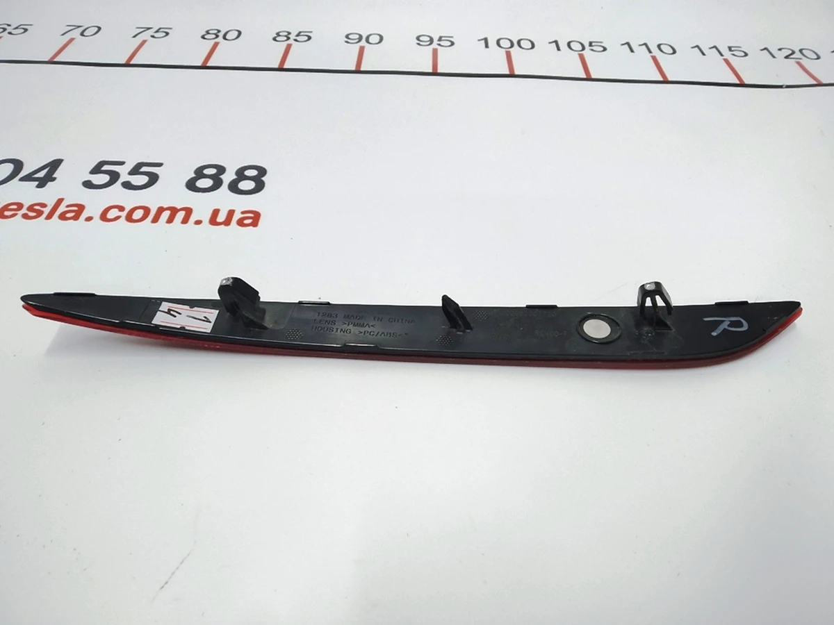 7 LAMP ASY, REAR REFLEX, RH Tesla Model 3 1077407-00-F
