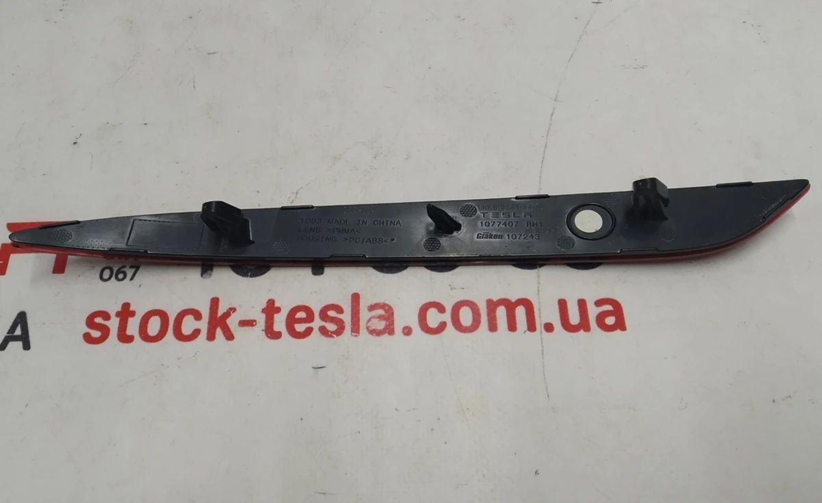 7 Отражатель заднего бампера правый пассивный NEW Tesla model 3 1077407-00-F
