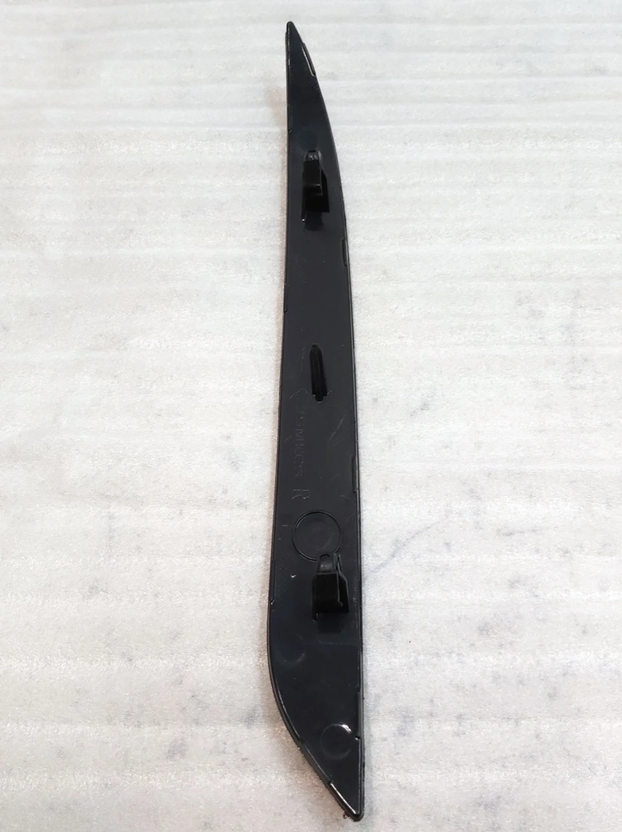 7 Отражатель заднего бампера правый пассивный Tesla model 3 1077407-00-F