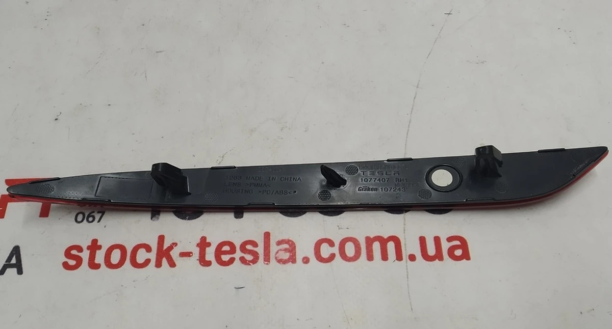 7 Отражатель заднего бампера правый пассивный NEW Tesla model 3 1077407-00-F