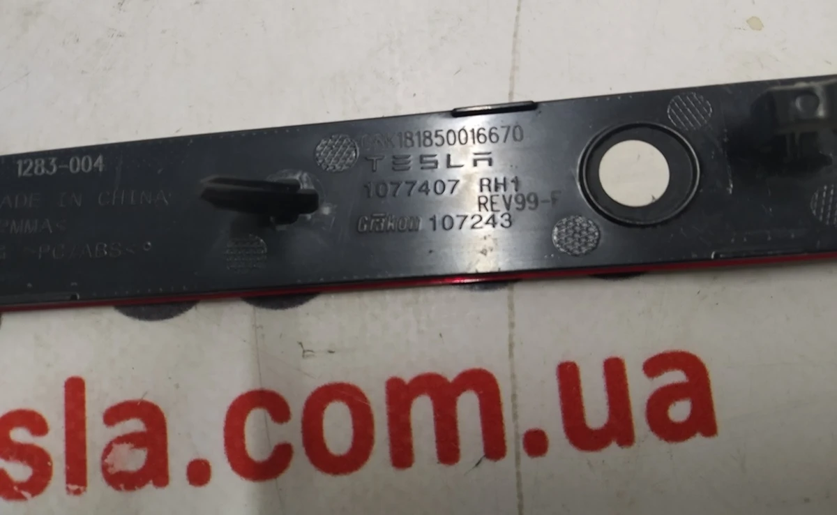 7 Отражатель заднего бампера правый пассивный NEW Tesla model 3 1077407-00-F