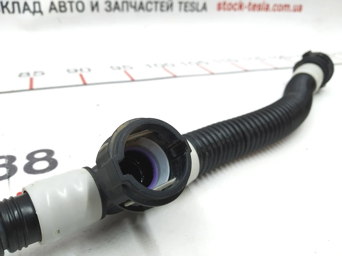 1 Патрубок системы охлаждения основной батареи правый AWD RWD Tesla model 3 1077576-00-E
