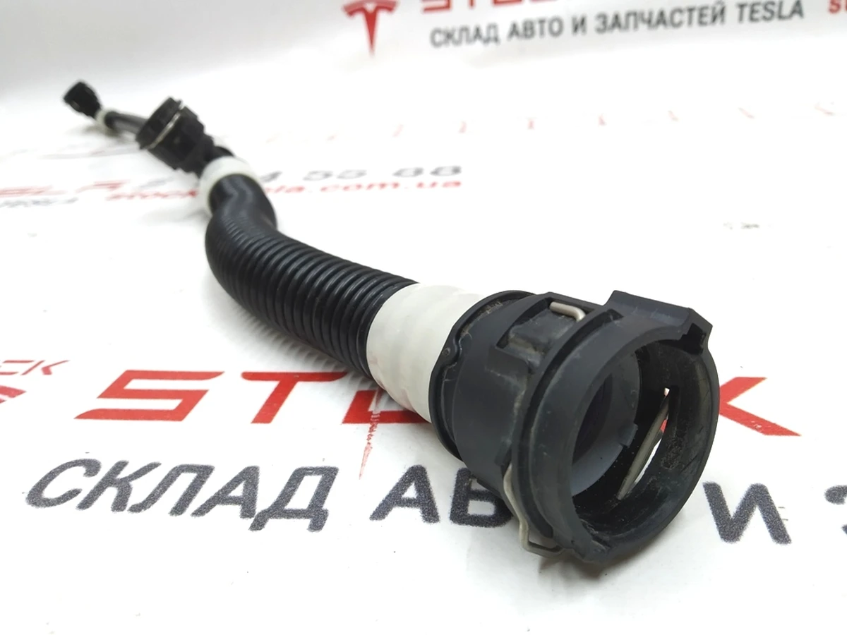 1 Патрубок системы охлаждения основной батареи правый AWD RWD Tesla model 3 1077576-00-E