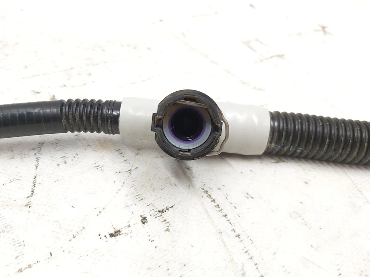 1 Патрубок системы охлаждения основной батареи правый RWD AWD Tesla model 3, model Y 1077576-00-E