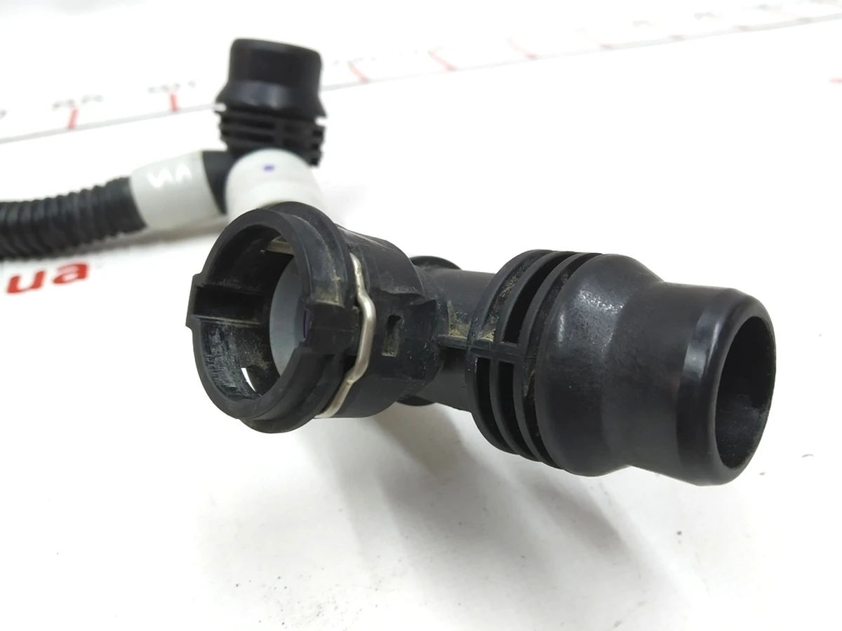 1 Патрубок системи охолодження основної батареї лівий AWD RWD Tesla Model 3, Model 3 Jan 2024, Model Y 1077577-00-F