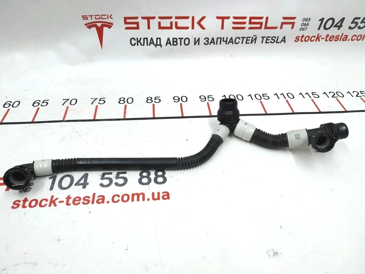 1 Патрубок системи охолодження основної батареї лівий RWD Tesla model 3 1077577-00-E