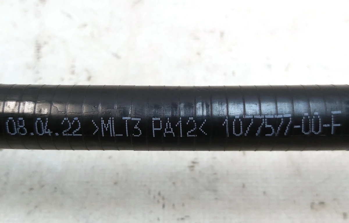 2 Патрубок системы охлаждения основной батареи левый AWD RWD Tesla Model 3, Model 3 Jan 2024, Model Y 1077577-00-F